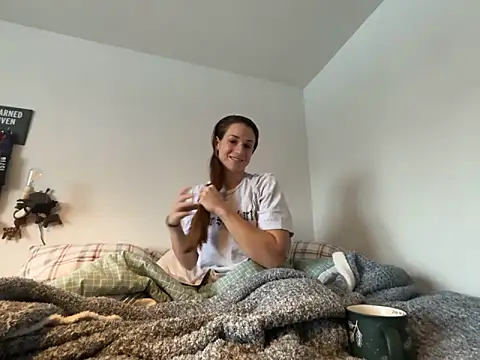 MissSwitch online show from 12/19/24, 01:18