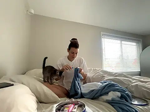 MissSwitch online show from 10/31/25, 02:18