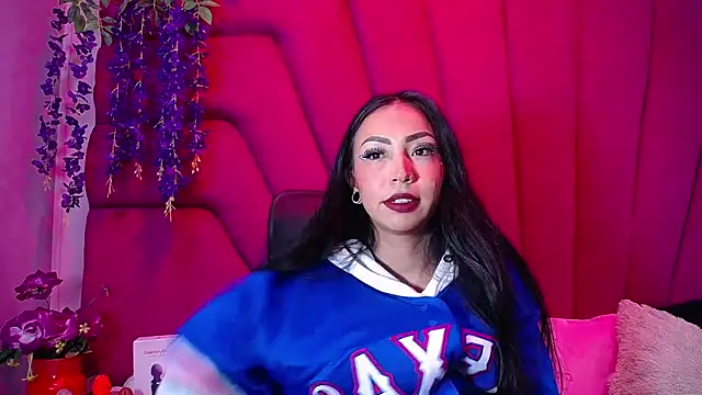 Snapshot of nathalia_pink chatting on 11/05/25, 01:55 nathalia pink online show from 11/05/25, 01:55