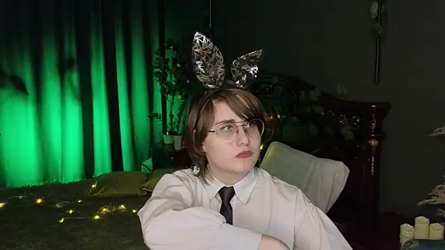 Snapshot of Funny_bunnyy chatting on 01/10/25, 04:51 Funny bunnyy online show from 01/10/25, 04:51