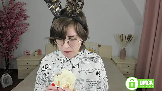 Snapshot of Funny_bunnyy chatting on 01/11/25, 01:43 Funny bunnyy online show from 01/11/25, 01:43