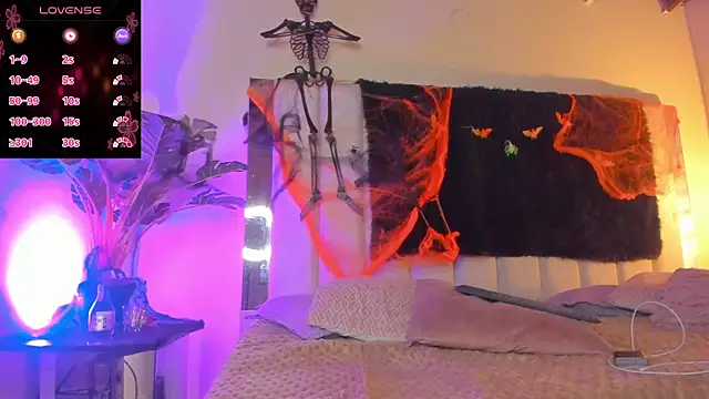 Snapshot of lil_hanna18 chatting on 10/31/25, 08:10 lil hanna18 online show from 10/31/25, 08:10