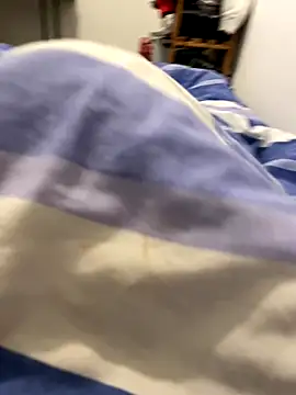 Snapshot of Lcrete chatting on 10/25/25, 01:29 Lcrete online show from 10/25/25, 01:29