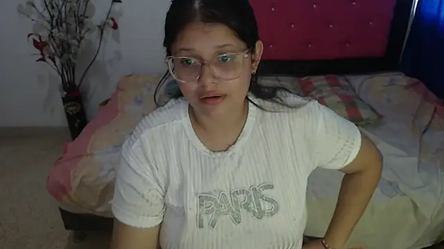 Snapshot of angel_barbie_1 chatting on 10/18/25, 03:13 angel barbie 1 online show from 10/18/25, 03:13