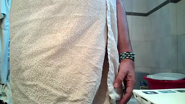 Snapshot of Kalia_Cross chatting on 10/10/25, 01:32 Kalia Cross online show from 10/10/25, 01:32