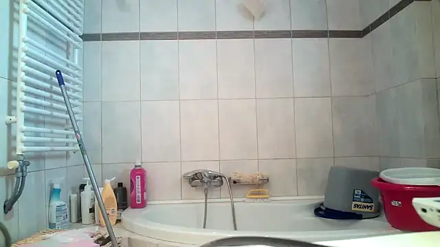 Snapshot of Kalia_Cross chatting on 10/16/25, 06:03 Kalia Cross online show from 10/16/25, 06:03