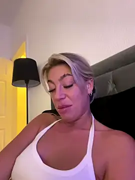 Snapshot of ScarlettMayX chatting on 12/14/25, 09:08 ScarlettMayX online show from 12/14/25, 09:08