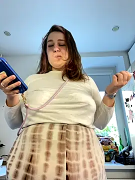 SuzieMurray online show from 09/25/25, 10:19