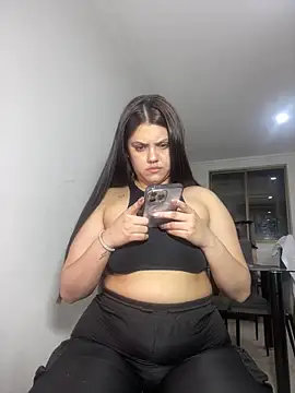 Snapshot of kimberlyhills1 chatting on 12/17/24, 03:50 kimberlyhills1 online show from 12/17/24, 03:50