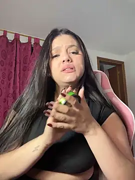 Snapshot of kimberlyhills1 chatting on 02/06/25, 01:38 kimberlyhills1 online show from 02/06/25, 01:38