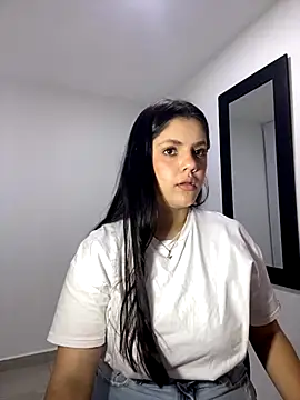 Snapshot of kimberlyhills1 chatting on 09/25/25, 05:00 kimberlyhills1 online show from 09/25/25, 05:00