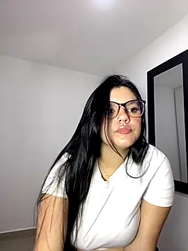 Snapshot of kimberlyhills1 chatting on 10/10/25, 03:27 kimberlyhills1 online show from 10/10/25, 03:27