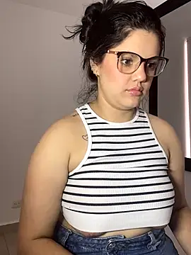 Snapshot of kimberlyhills1 chatting on 10/20/25, 07:58 kimberlyhills1 online show from 10/20/25, 07:58