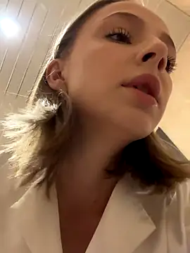 Snapshot of CaseyStar chatting on 12/02/24, 10:28 CaseyStar online show from 12/02/24, 10:28