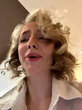 Snapshot of CaseyStar chatting on 12/03/24, 08:05 CaseyStar online show from 12/03/24, 08:05