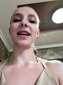 Snapshot of CaseyStar chatting on 12/04/24, 01:53 CaseyStar online show from 12/04/24, 01:53