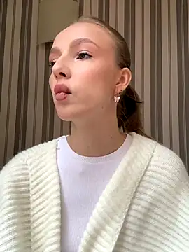 Snapshot of CaseyStar chatting on 12/05/24, 09:28 CaseyStar online show from 12/05/24, 09:28