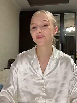 Snapshot of CaseyStar chatting on 12/07/24, 03:19 CaseyStar online show from 12/07/24, 03:19