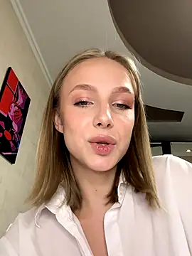 Snapshot of CaseyStar chatting on 12/08/24, 11:35 CaseyStar online show from 12/08/24, 11:35