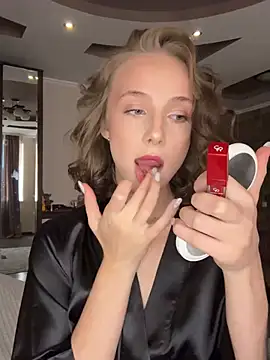 Snapshot of CaseyStar chatting on 12/13/24, 11:02 CaseyStar online show from 12/13/24, 11:02