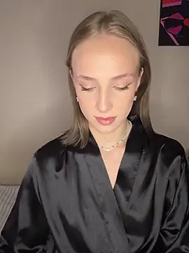 Snapshot of CaseyStar chatting on 12/16/24, 12:16 CaseyStar online show from 12/16/24, 12:16