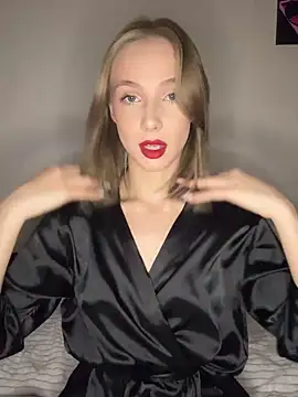 Snapshot of CaseyStar chatting on 12/17/24, 11:39 CaseyStar online show from 12/17/24, 11:39