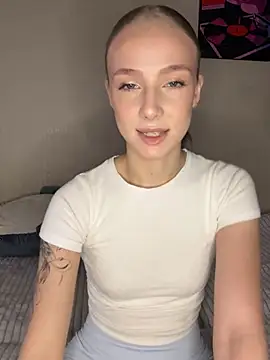 Snapshot of CaseyStar chatting on 12/20/24, 10:38 CaseyStar online show from 12/20/24, 10:38