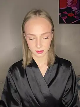 Snapshot of CaseyStar chatting on 12/21/24, 12:59 CaseyStar online show from 12/21/24, 12:59