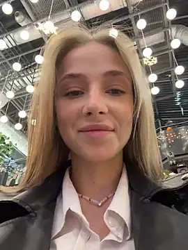 Snapshot of CaseyStar chatting on 01/11/25, 10:29 CaseyStar online show from 01/11/25, 10:29