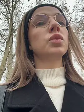 Snapshot of CaseyStar chatting on 01/12/25, 10:23 CaseyStar online show from 01/12/25, 10:23