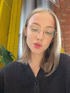 Snapshot of CaseyStar chatting on 01/18/25, 09:13 CaseyStar online show from 01/18/25, 09:13