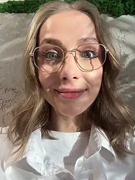 Snapshot of CaseyStar chatting on 01/29/25, 01:07 CaseyStar online show from 01/29/25, 01:07