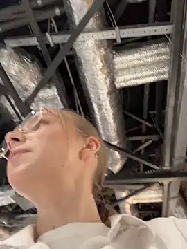 Snapshot of CaseyStar chatting on 01/31/25, 09:16 CaseyStar online show from 01/31/25, 09:16