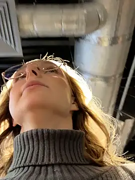 Snapshot of CaseyStar chatting on 02/03/25, 09:30 CaseyStar online show from 02/03/25, 09:30