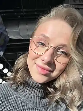 Snapshot of CaseyStar chatting on 02/03/25, 12:36 CaseyStar online show from 02/03/25, 12:36