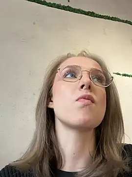 Snapshot of CaseyStar chatting on 02/06/25, 09:43 CaseyStar online show from 02/06/25, 09:43