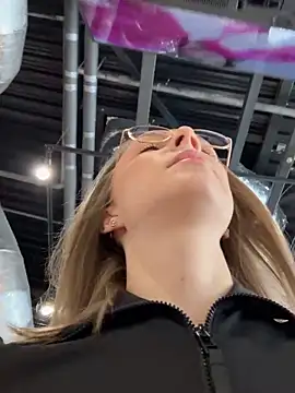 Snapshot of CaseyStar chatting on 02/16/25, 09:37 CaseyStar online show from 02/16/25, 09:37