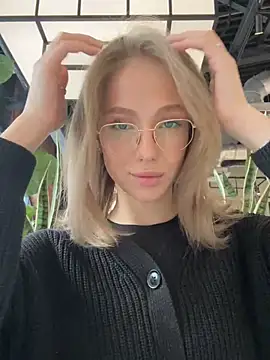 Snapshot of CaseyStar chatting on 02/19/25, 09:28 CaseyStar online show from 02/19/25, 09:28