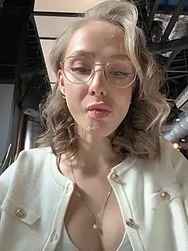 Snapshot of CaseyStar chatting on 02/20/25, 09:33 CaseyStar online show from 02/20/25, 09:33