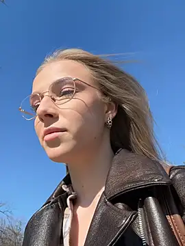 Snapshot of CaseyStar chatting on 03/07/25, 09:18 CaseyStar online show from 03/07/25, 09:18