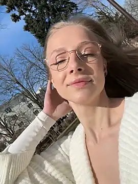 Snapshot of CaseyStar chatting on 03/09/25, 09:35 CaseyStar online show from 03/09/25, 09:35