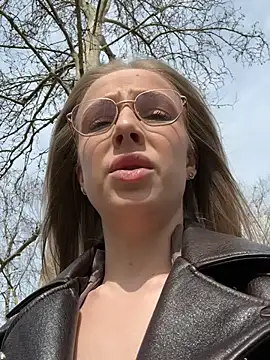 Snapshot of CaseyStar chatting on 03/15/25, 09:30 CaseyStar online show from 03/15/25, 09:30