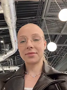 Snapshot of CaseyStar chatting on 03/17/25, 09:33 CaseyStar online show from 03/17/25, 09:33