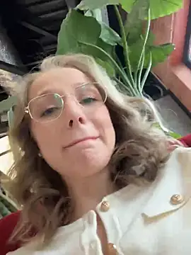 Snapshot of CaseyStar chatting on 03/20/25, 09:48 CaseyStar online show from 03/20/25, 09:48