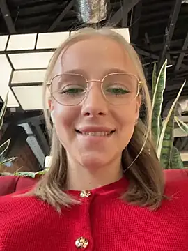 Snapshot of CaseyStar chatting on 03/22/25, 09:34 CaseyStar online show from 03/22/25, 09:34