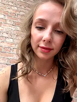 Snapshot of CaseyStar chatting on 09/10/25, 12:49 CaseyStar online show from 09/10/25, 12:49