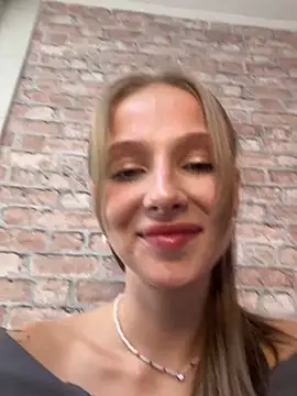 Snapshot of CaseyStar chatting on 09/18/25, 01:13 CaseyStar online show from 09/18/25, 01:13