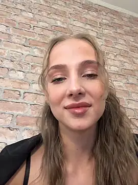 Snapshot of CaseyStar chatting on 10/19/25, 11:55 CaseyStar online show from 10/19/25, 11:55