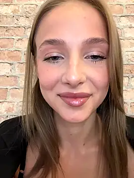 Snapshot of CaseyStar chatting on 10/24/25, 02:13 CaseyStar online show from 10/24/25, 02:13