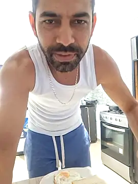 Snapshot of Alsaud1106 chatting on 02/11/25, 02:02 Alsaud1106 online show from 02/11/25, 02:02